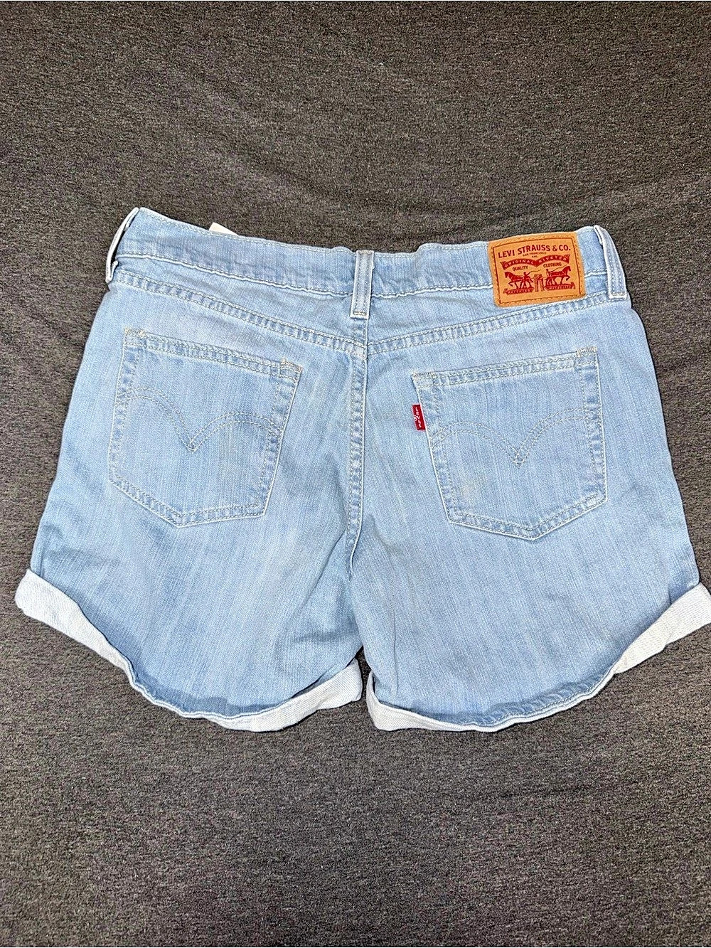 Levi's Mid Rise Cuffed Denim Shorts Waist 28